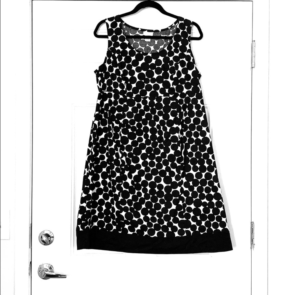 💕3/$13💕 Motherhood polka dot dress!